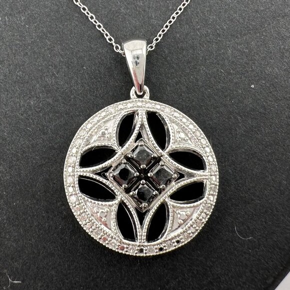 Elegant 1/2 Ct Black and White Diamond Sheath Necklace in Sterling Silver - Picture 3 of 11